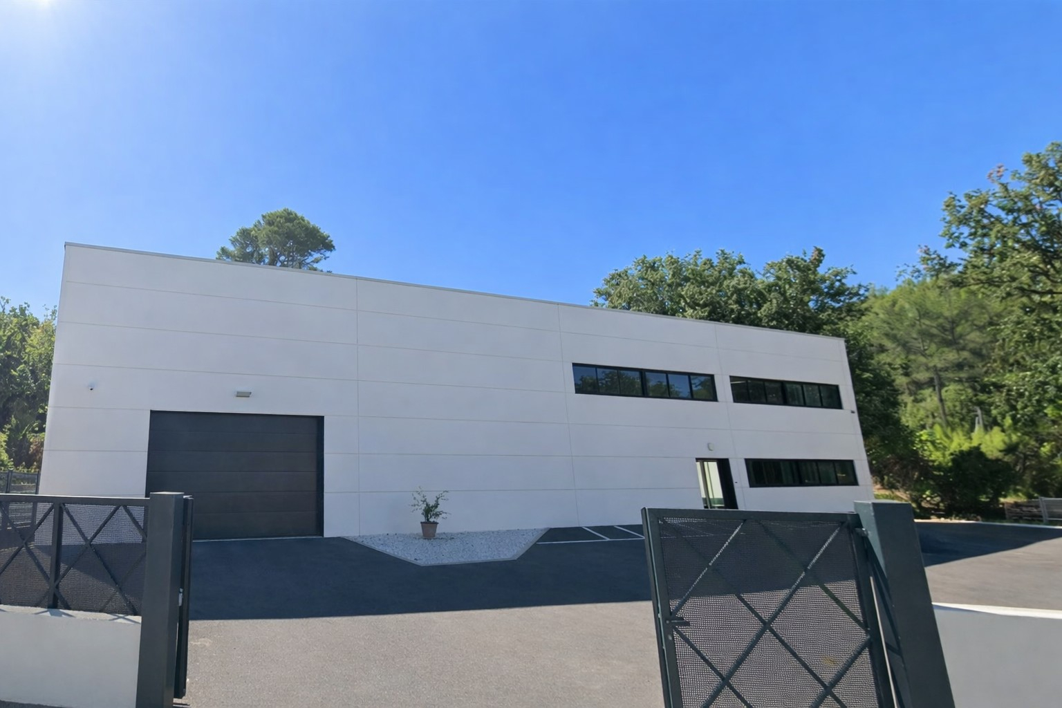  - HYERES